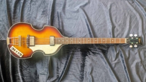 Hofner Contemporary Series Violin Bass, Antique Brown Sunburst finish, with Hard Case